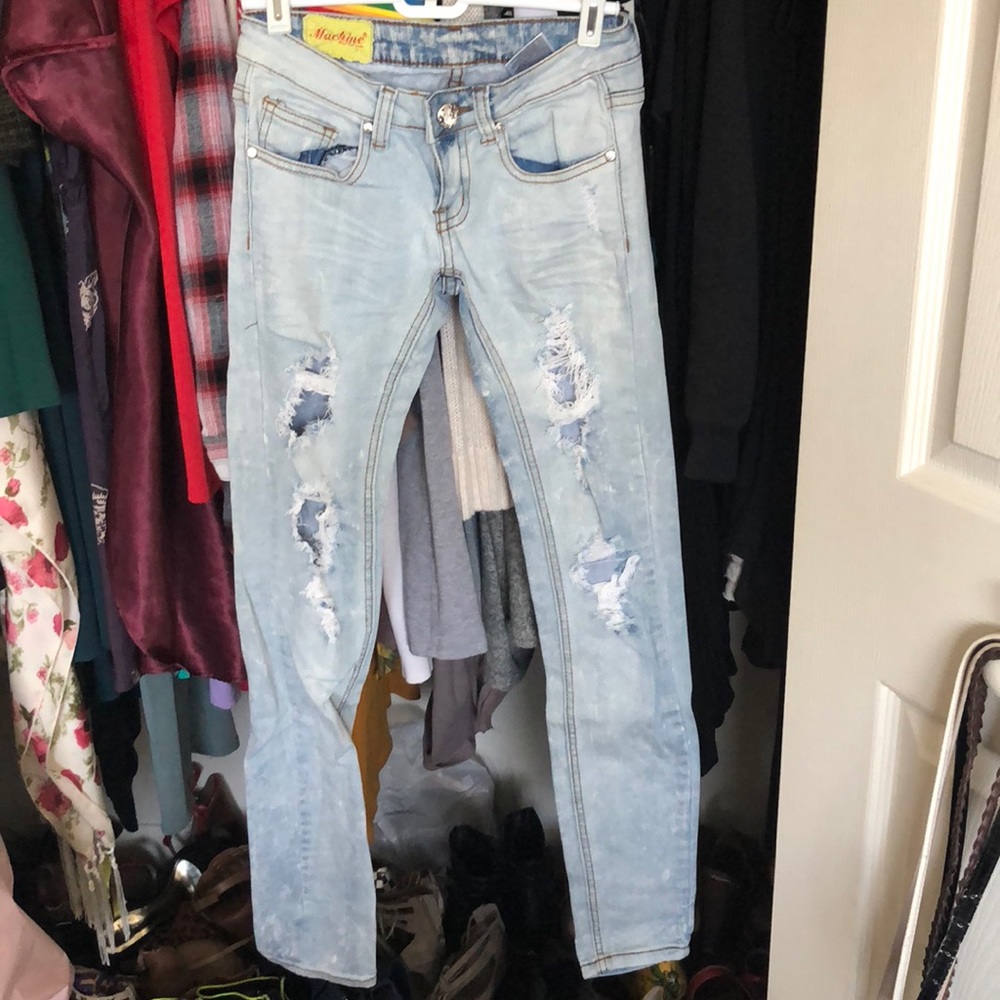 Distressed skinny jeans